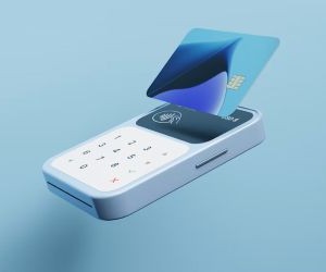 Rohstoffe wie Gold, Öl, Agrarprodukte und Industriemetalle bieten Möglichkeiten zur Portfoliodiversifizierung und zum Inflationsschutz, bergen aber aufgrund von Preisschwankungen, geopolitischen Spannungen und Angebots-Nachfrage-Schocks auch hohe Risiken. Entscheidend ist, mit einer klaren Strategie, einem Verständnis der zugrunde liegenden Markttreiber und ausschließlich mit Kapital zu investieren, das die finanzielle Stabilität nicht gefährdet.[Hier fehlt der Text, der die Anlagestrategie beschreibt und die die finanzielle Stabilität gefährdet.]