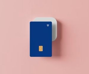 Der Devisenmarkt bietet die Möglichkeit, von den Schwankungen zwischen globalen Währungen in einem hochliquiden Markt zu profitieren, der 24 Stunden am Tag gehandelt wird. Aufgrund des Hebels, der starken Volatilität und der Auswirkungen makroökonomischer Nachrichten ist er jedoch auch ein risikoreiches Terrain. Entscheidend ist, mit einer klaren Strategie, einem strikten Risikomanagement und nur mit Kapital zu handeln, dessen Verlust man sich leisten kann, ohne die eigene finanzielle Stabilität zu gefährden.